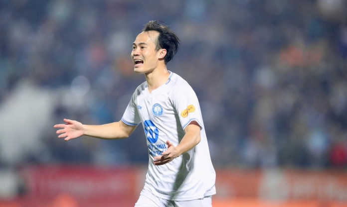 Văn Toàn ghi cú đúp siêu phẩm, Nam Định vững ngôi đầu V-League